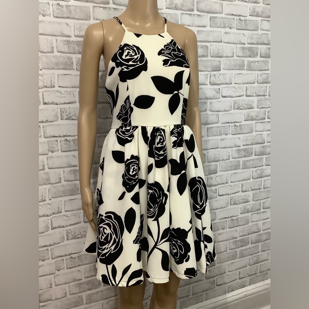 Romeo & Juliet Couture Floral Strap off-white and black Dress M